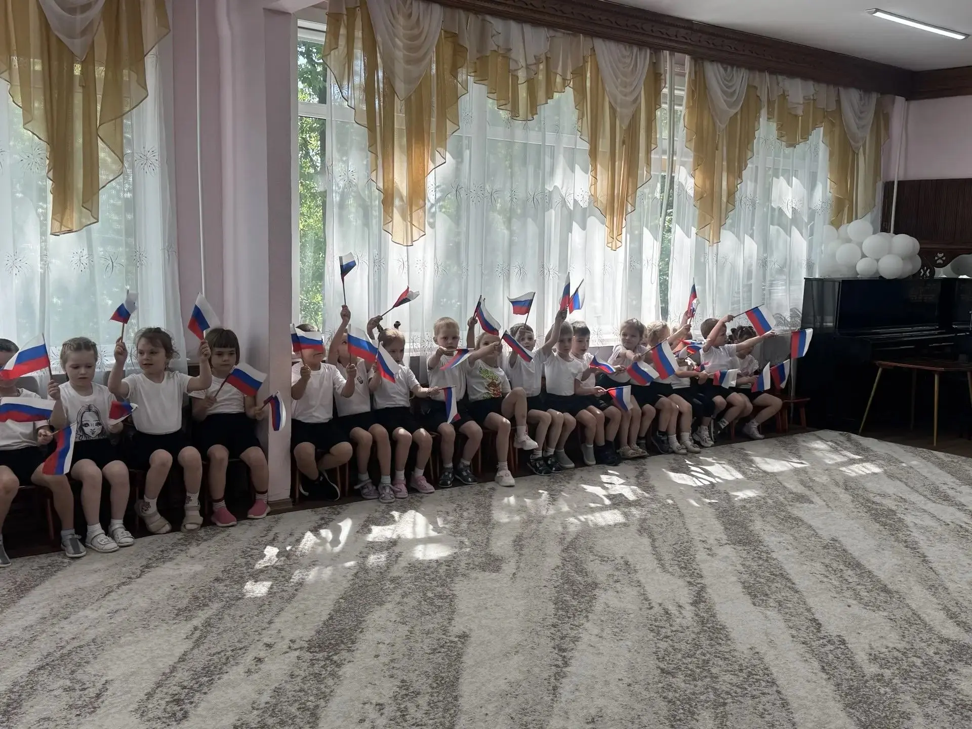 В преддверии празднования дня России в детском саду прошло спортивное мероприятие