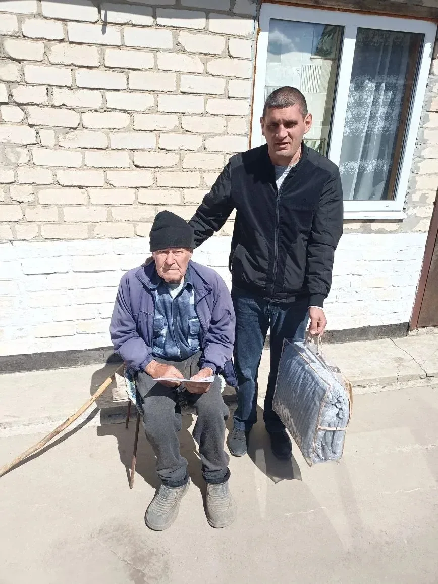 С благодарностью в сердце: поздравили ветерана тыла в преддверии 9 Мая