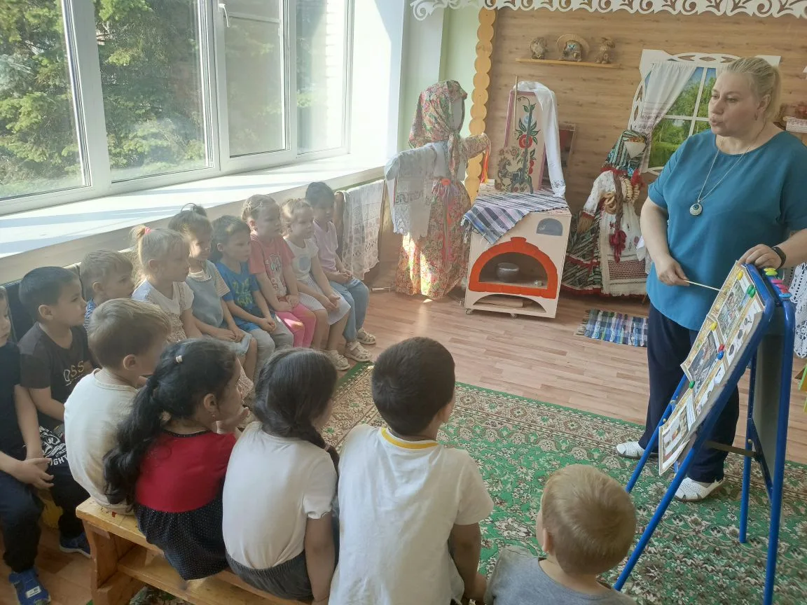 Ребята из группы «Росинка» познакомились ещё с одним символом России — русской печкой. Её не зря наз
