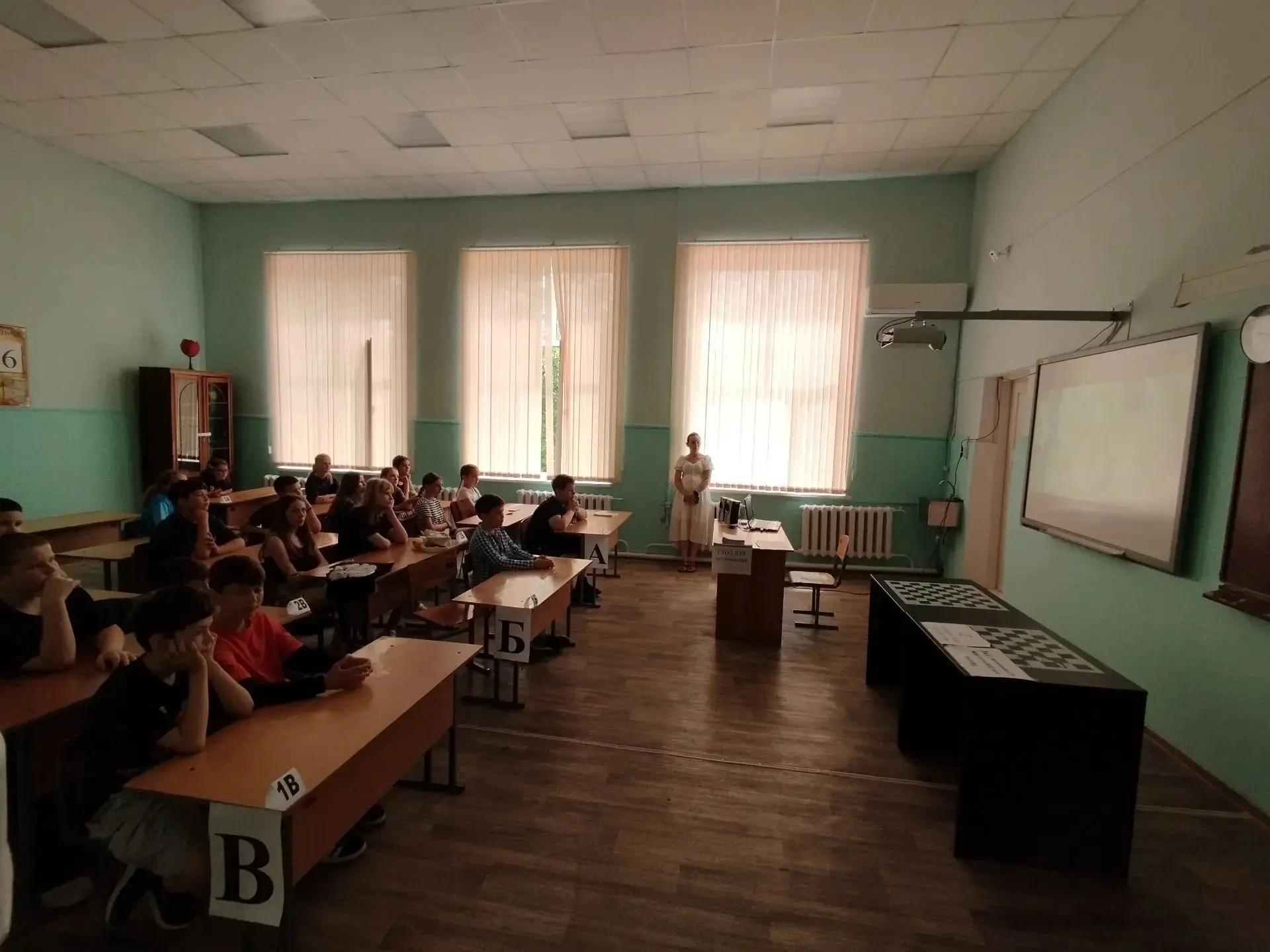 Учащиеся МБОУ СОШ №1 им. В.С. Устинова приняли участие во Всероссийском патриотическом образовательн