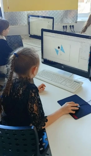 👨‍👩‍👧‍👦 Знаете, чем заняты наши дети, когда говорят, что ходят в технопарк? Мы решили показать! 20 м