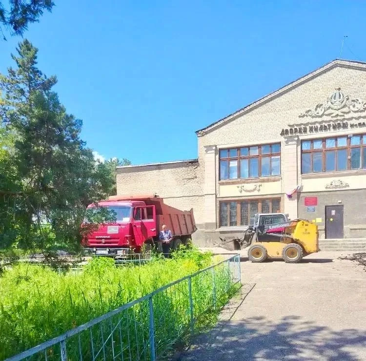 В селе Нижняя Александровка начались работы по благоустройству прилегающей территории к...