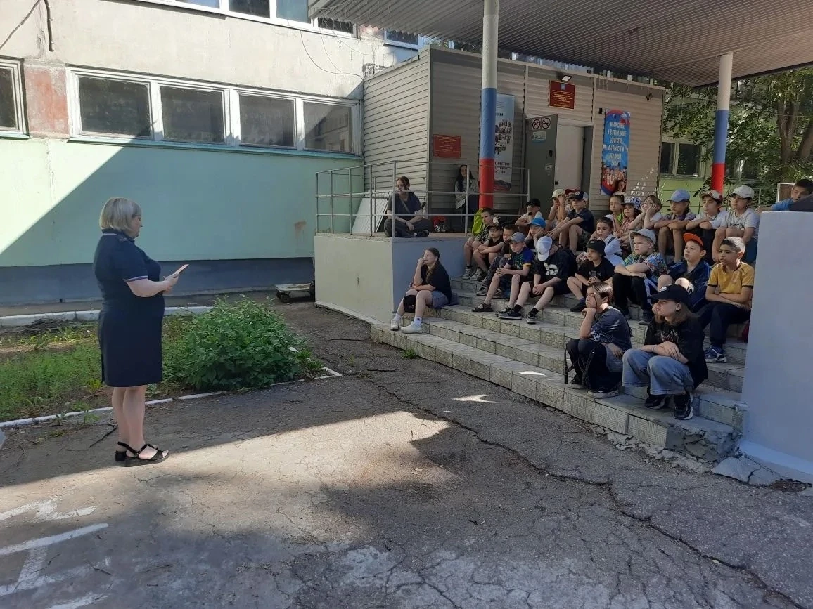 10 июня в пришкольном лагере "Солнечный" прошел день ПДД. Ребята прослушали информацию от инспектора