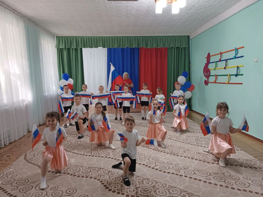 "Ивушка" встречает День России
🤍💙❤️: патриотический квест для маленьких героев!
В преддверии главн