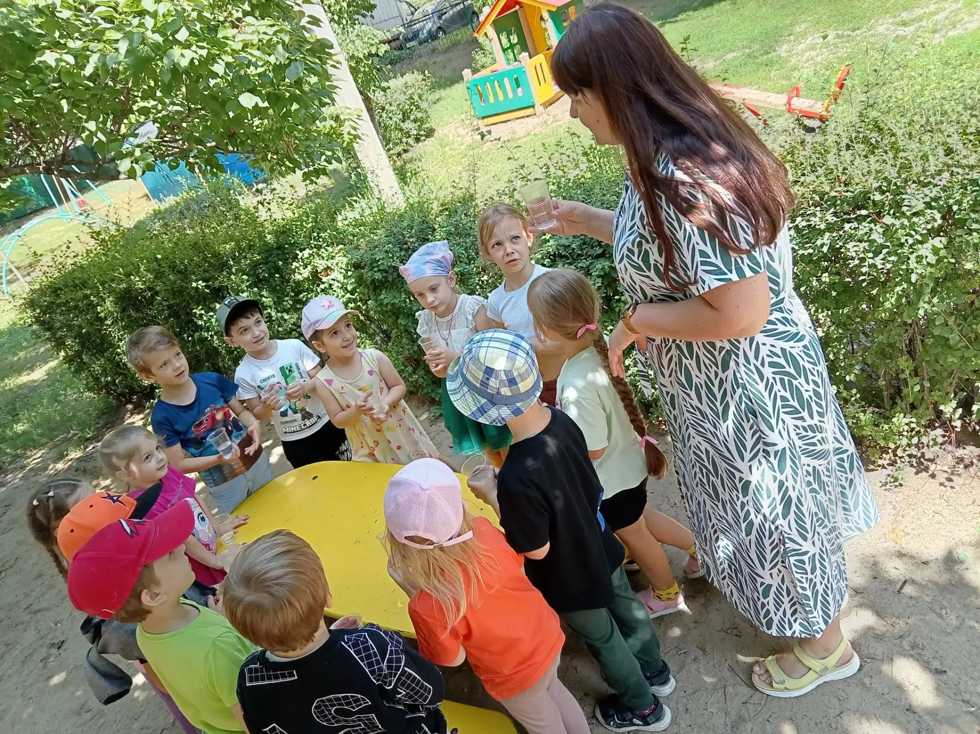 Волшебство в ладошках: как вода не захотела убегать! 💦

 Сегодня ребята с воспитателем Гнусовой Ека