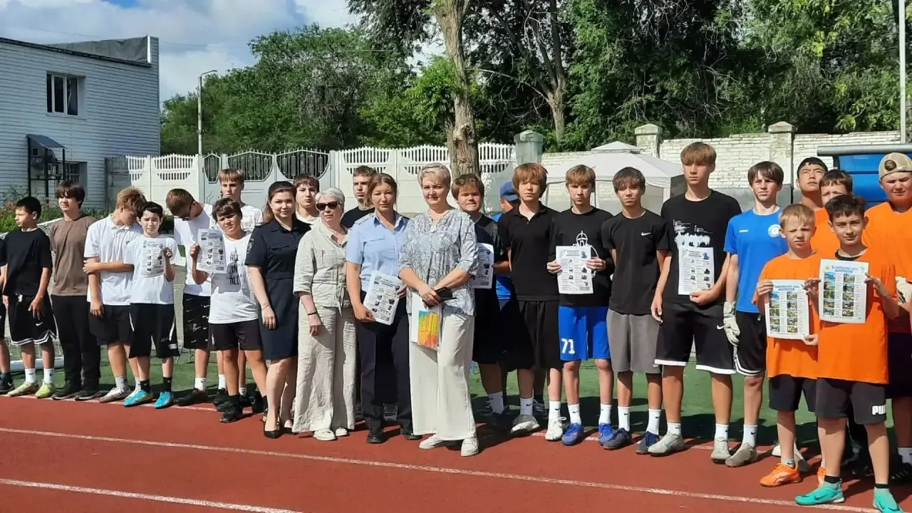 В Оренбурге транспортные полицейские организовали для подростков, состоящих на профилак...