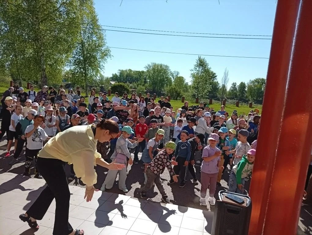 🌞 С 1 июня на базе нашей школы работает пришкольный лагерь! 🎒🏫

За эти дни ребята познакомились, 