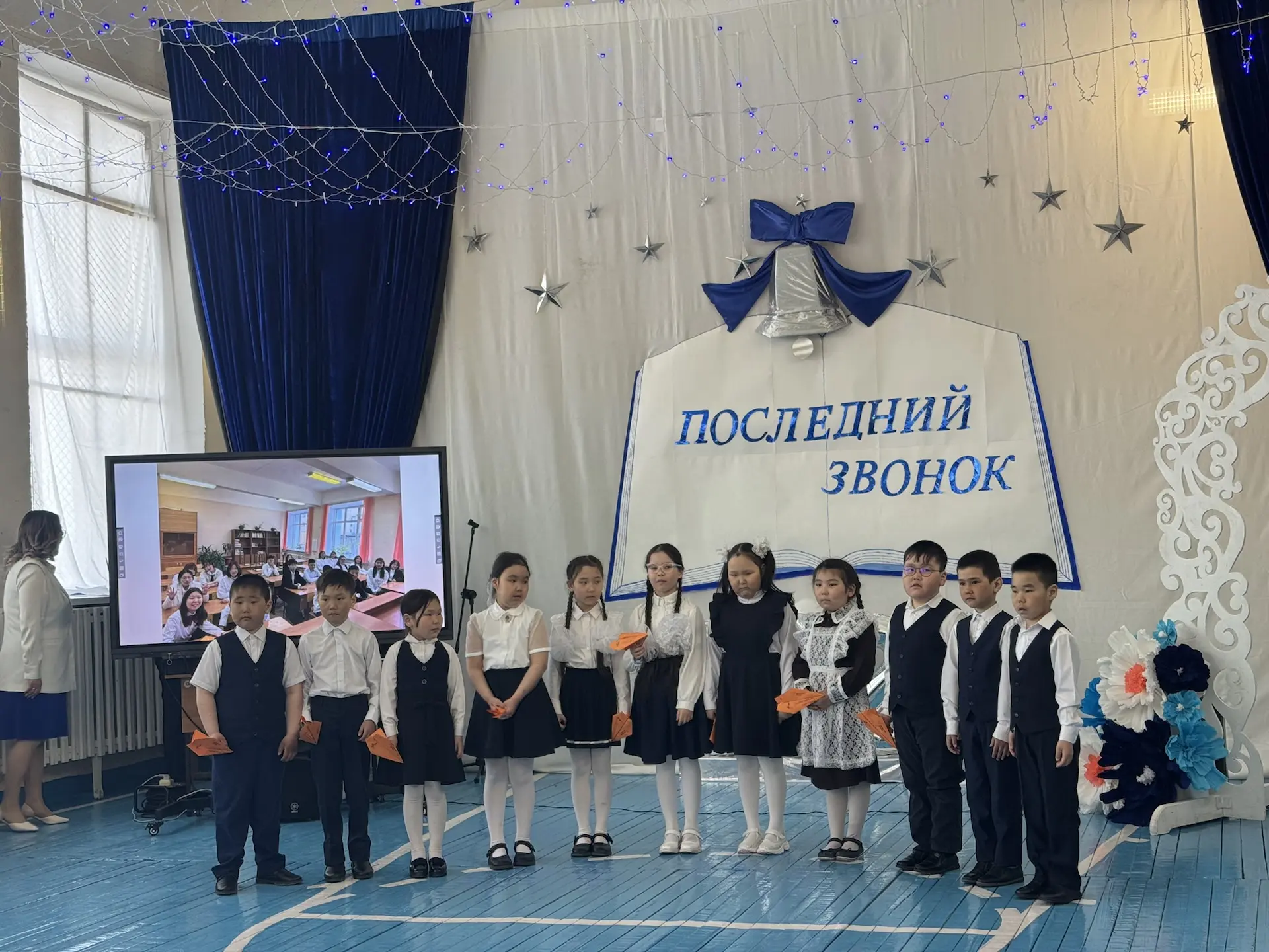 ✈️Самолетики навигаторы»для выпускников: трогательная традиция на Последнем звонке!Меро...