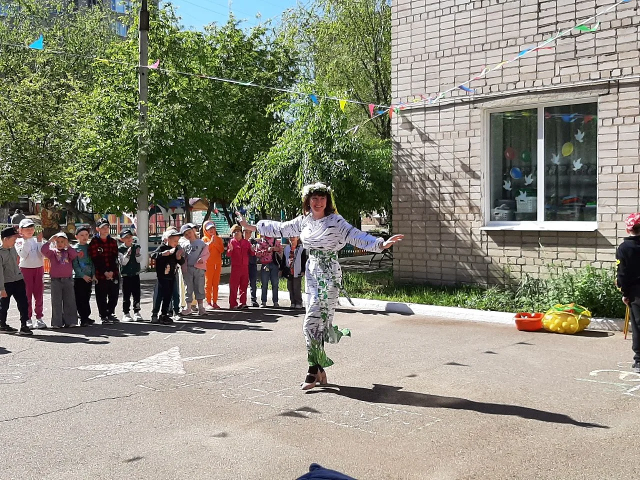 В нашем саду прошло развлекательное мероприятие в честь Дня защиты детей!🌍

Красавица Лето поздрави