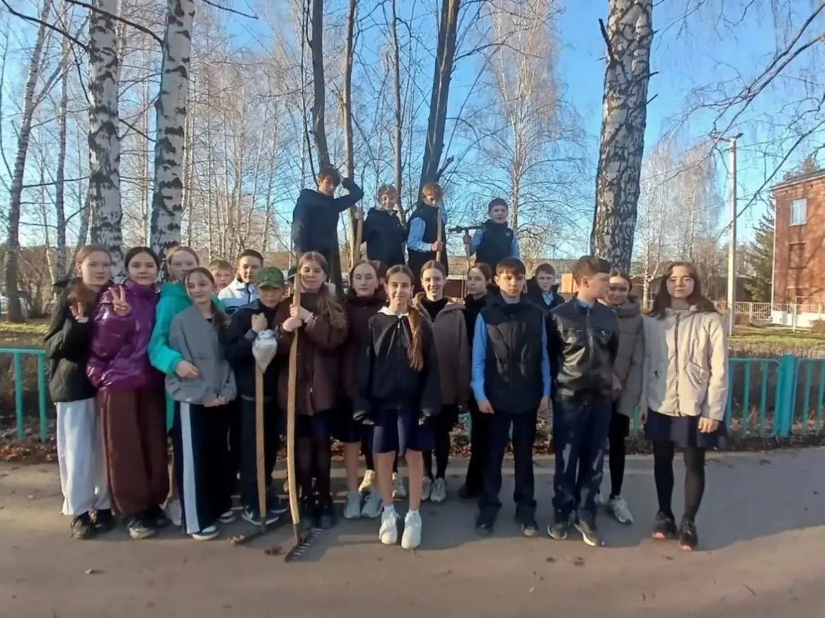💪🏻 Даешь субботники в массы!  С 16 по 18 апреля мы старательно приводили в порядок пришкольную терри