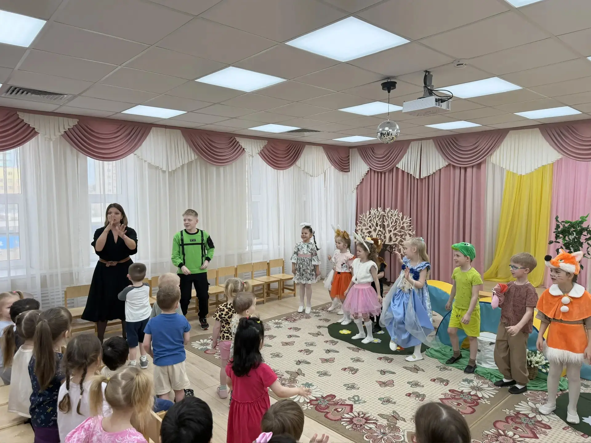 ✨Волшебство театра в детском саду: открытое занятие театрального кружка✨  Сегодня в дошкольном отдел