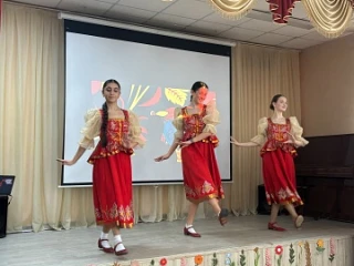 🌸 Праздник весны, талантов и улыбок: как в МОУ СШ № 3 отметили Международный женский день 🌸  Наканун