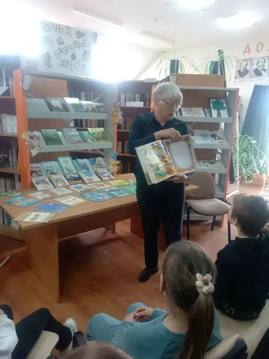 🇷🇺 17 июня.
 📚 В нашей библиотеке состоялось яркое мероприятие под названием «Планета под названи