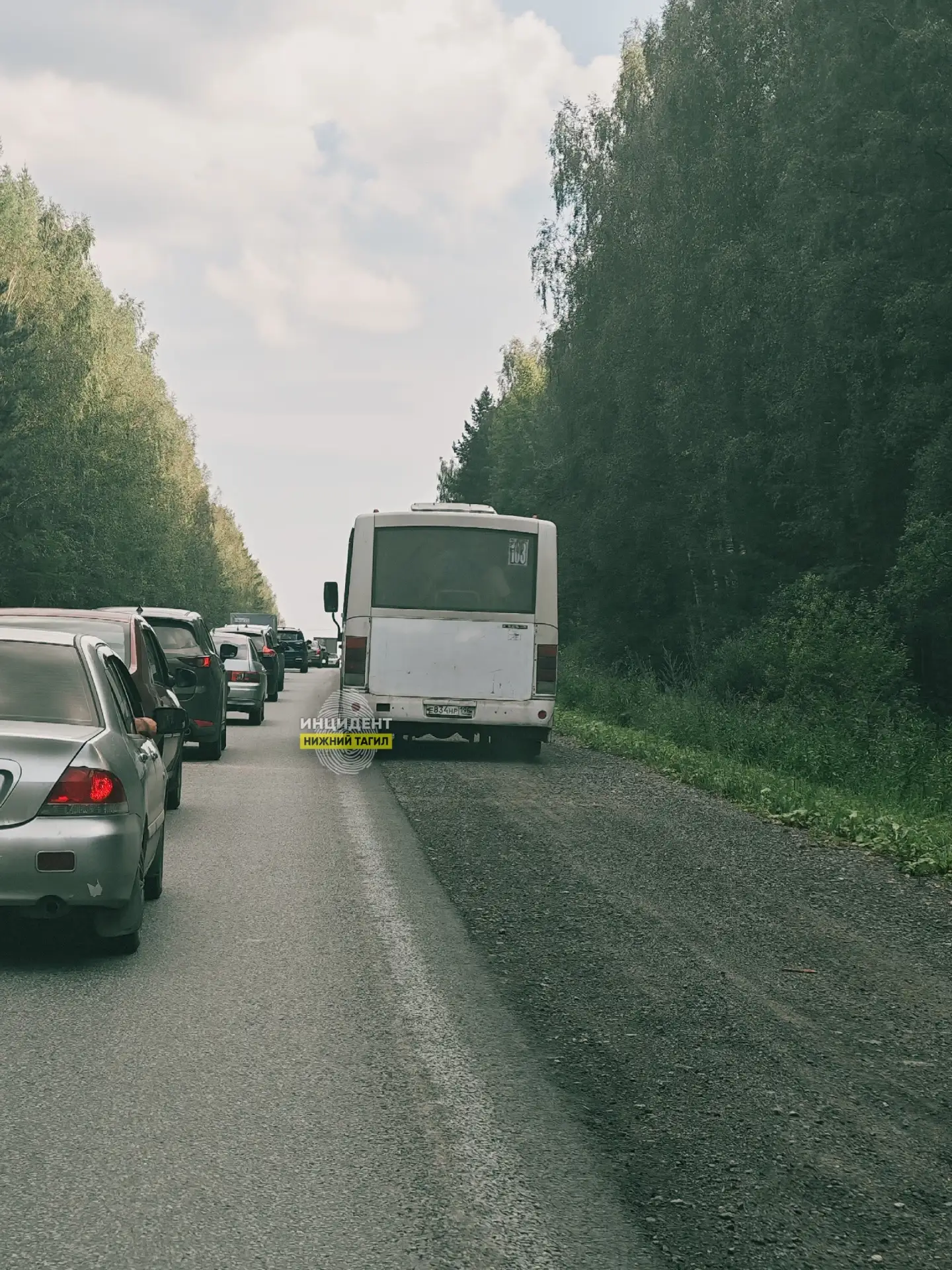 🚍 Критика водителя пассажирского автобуса за объезд пробки по обочине

Пятница, 24.07.2026 года, 18