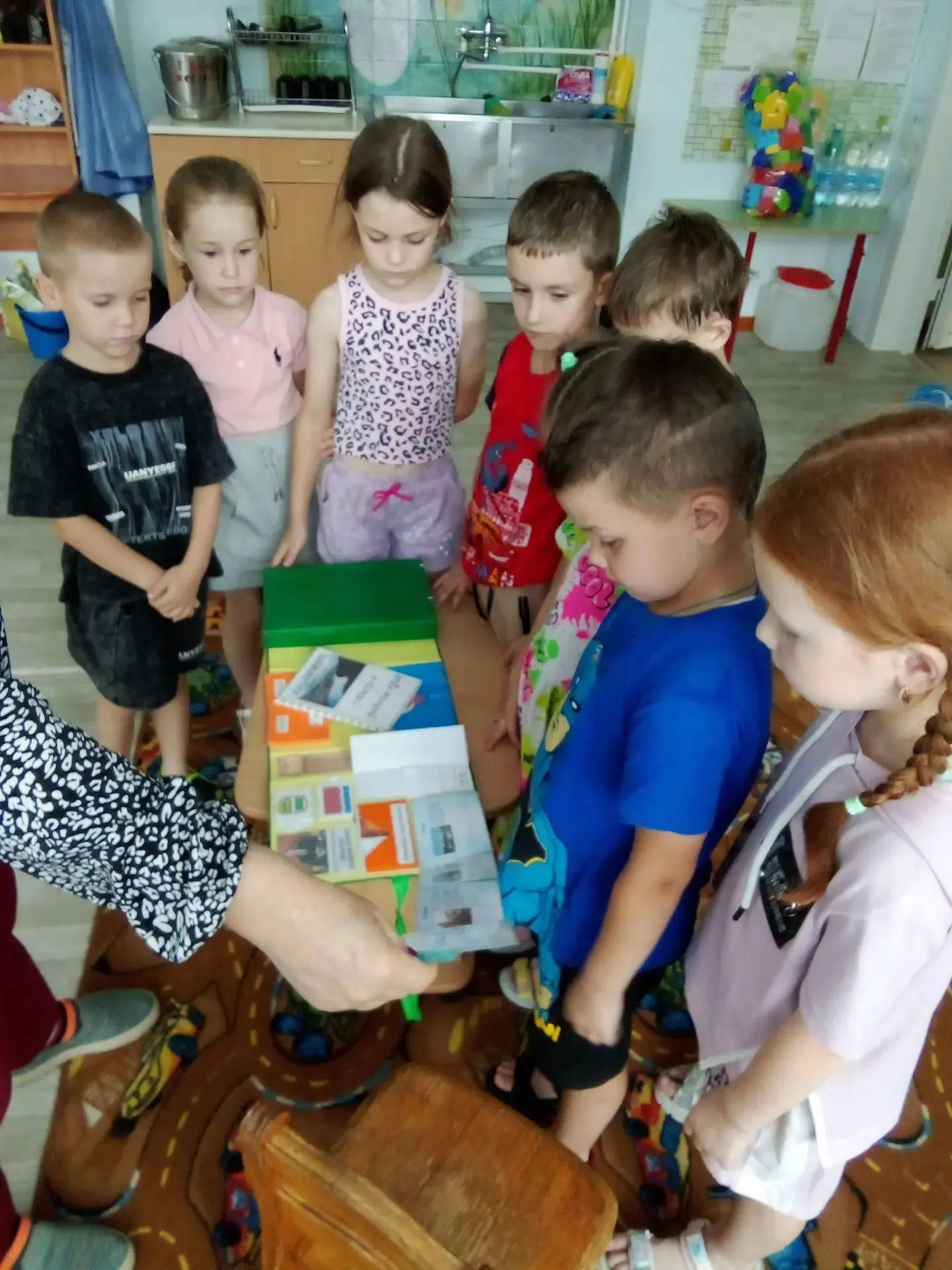 Познавательное развитие в подготовительной группе "С днём рождения любимый город".     ...