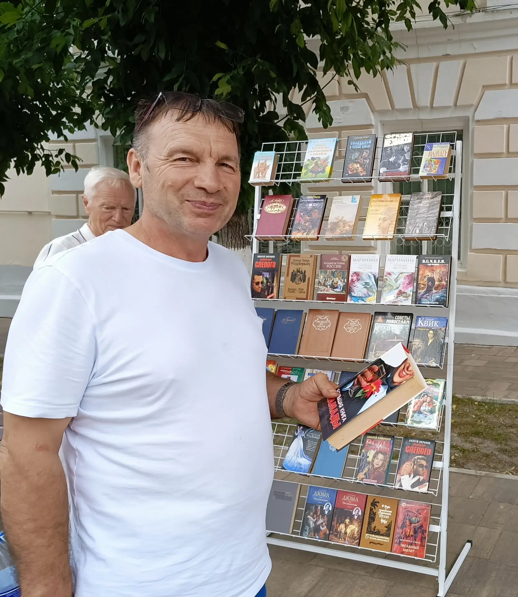 📚🌳Лето создано для новых историй! 

Книгообмен «Читающий город» от центральной библиотеки Вольска 