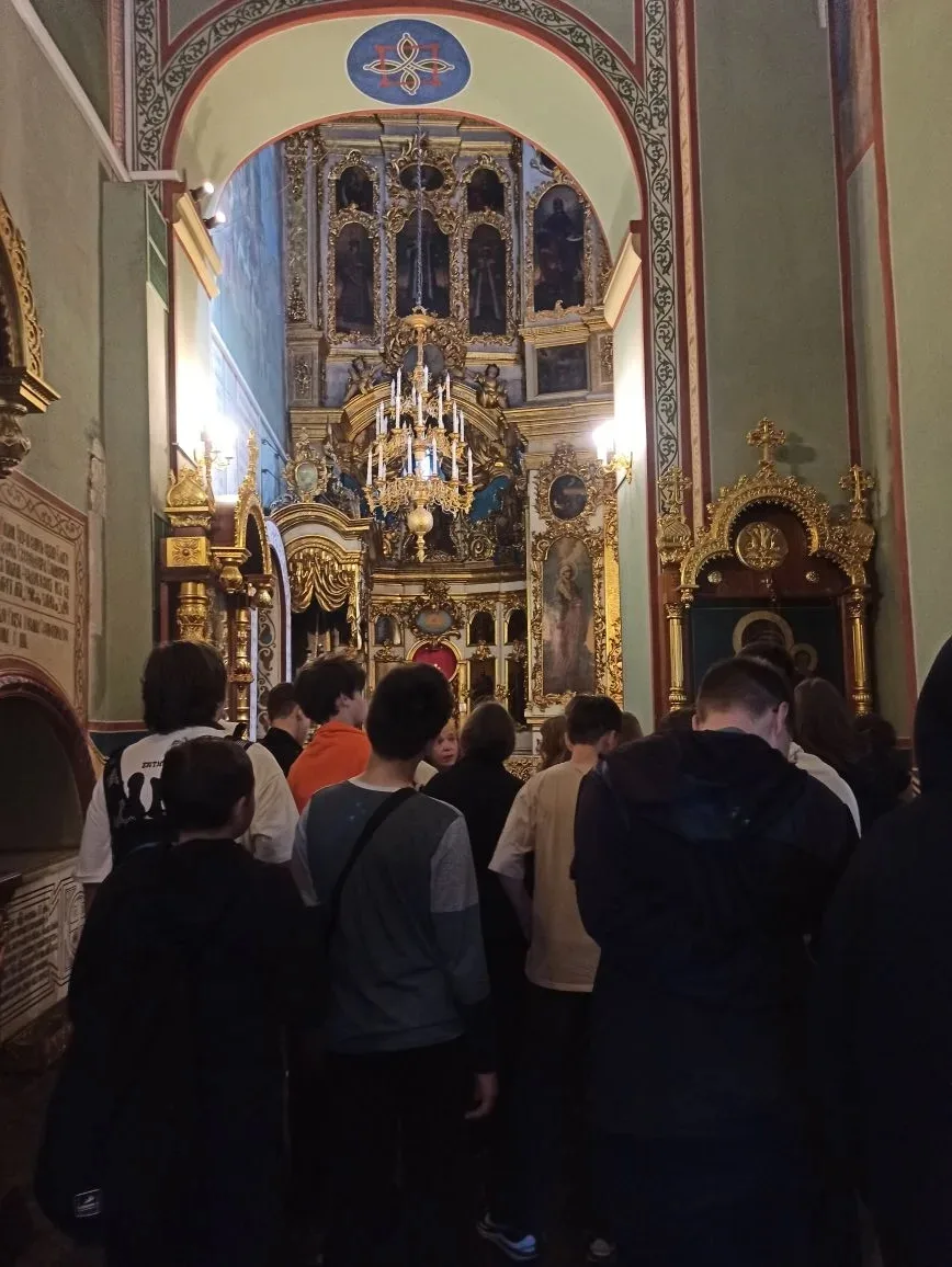 Вчера наши 6Б и 6В отправились в настоящее путешествие во времени — в древний Владимир! 🏛️✨  Ребята 