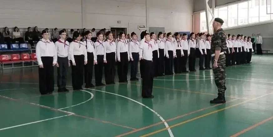 С 16 по 20 февраля в школе прошёл традиционный конкурс «Смотр строя и песни», посвященный Дню Защитн