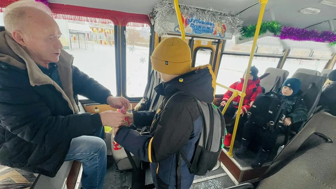 🚌🎄 Наш новогодний автобус и волшебный водитель!  А вы знали, что новогоднее чудо может ждать не толь