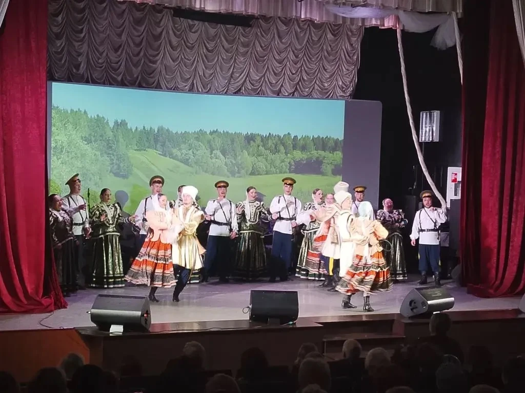 «Лучшее, любимое, родное» показали артисты «Забайкальских казаков» на Сахалине😍  Солисты исполнили к