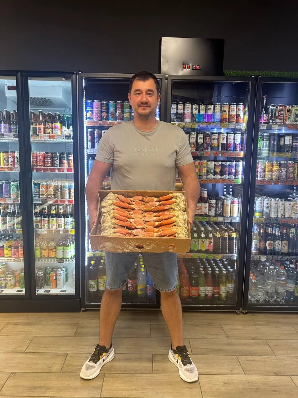 🦀 Уже пару недель в продаже клешни краба стригуна!  
Цена за 100 гр. 189₽*

Просто положили в холод
