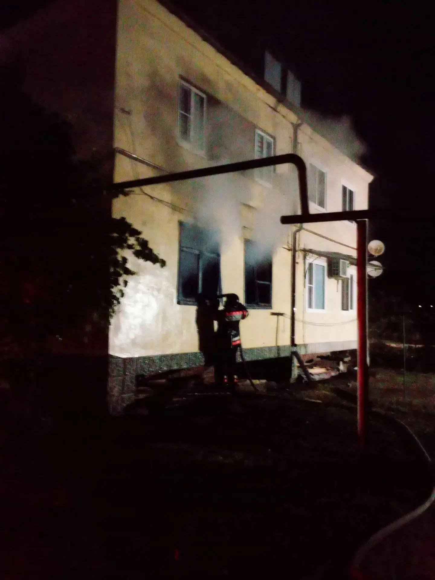 🔥🚨 Загорелось в квартире на первом этаже