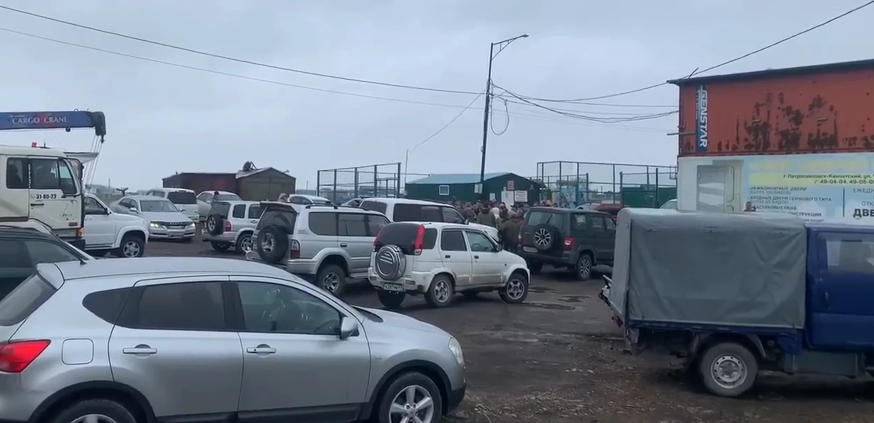 Встали стеной: мэрия настаивает на сносе незаконных гаражей

В микрорайоне Авача разворачивается кон