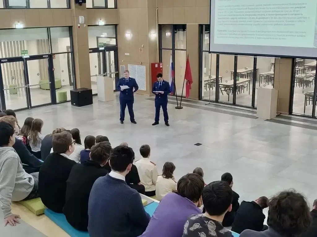 ВАЖНЫЙ РАЗГОВОР  без скучных лекций  🏫 В нашей школе состоялась встреча, которую мы ждали с особым и