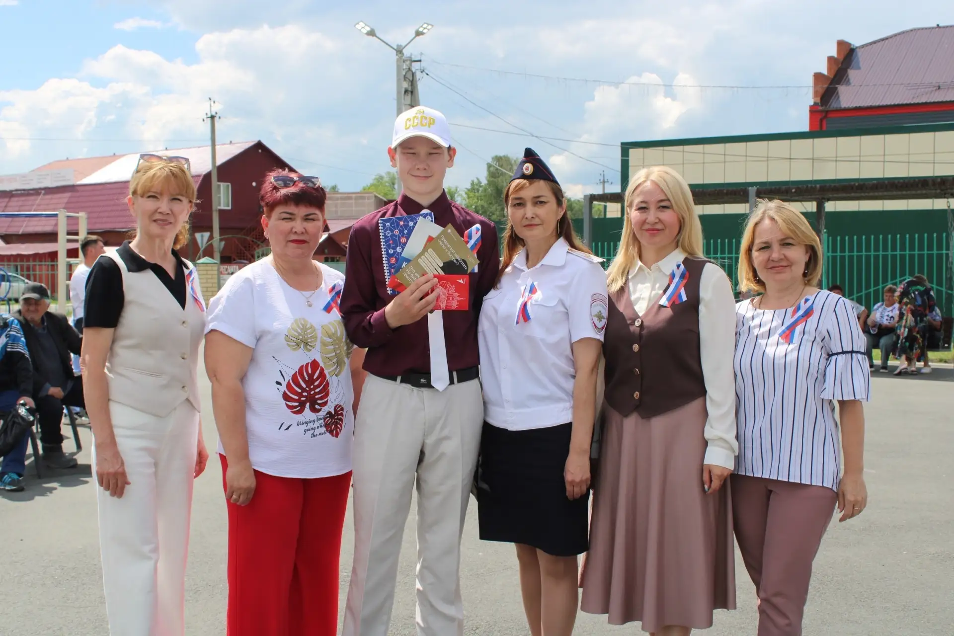 С ДНЕМ РОССИИ!