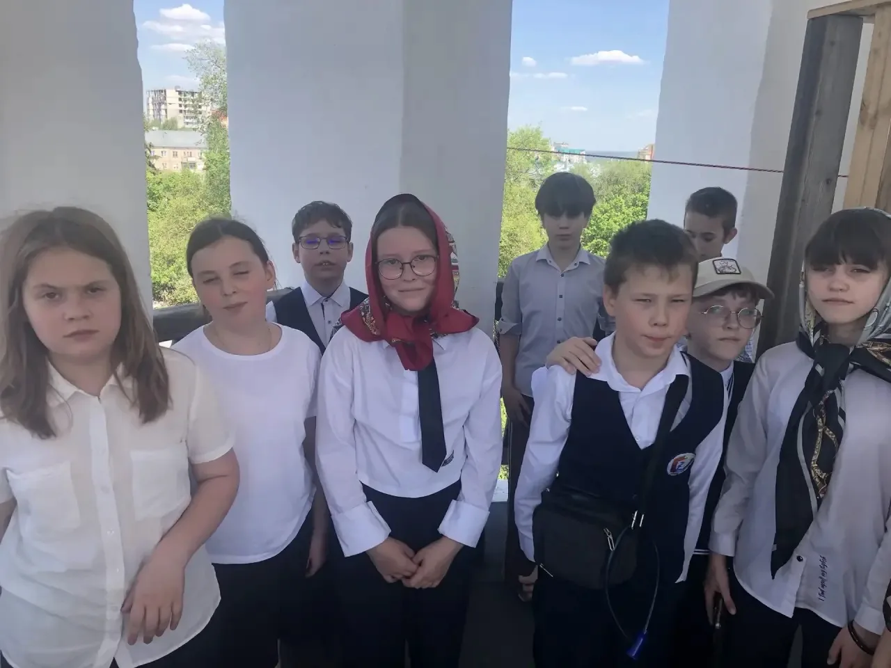 Посещение учащимися 4б и 4г классов колокольни церкви Иоанна Предтечи, завершающее заня...