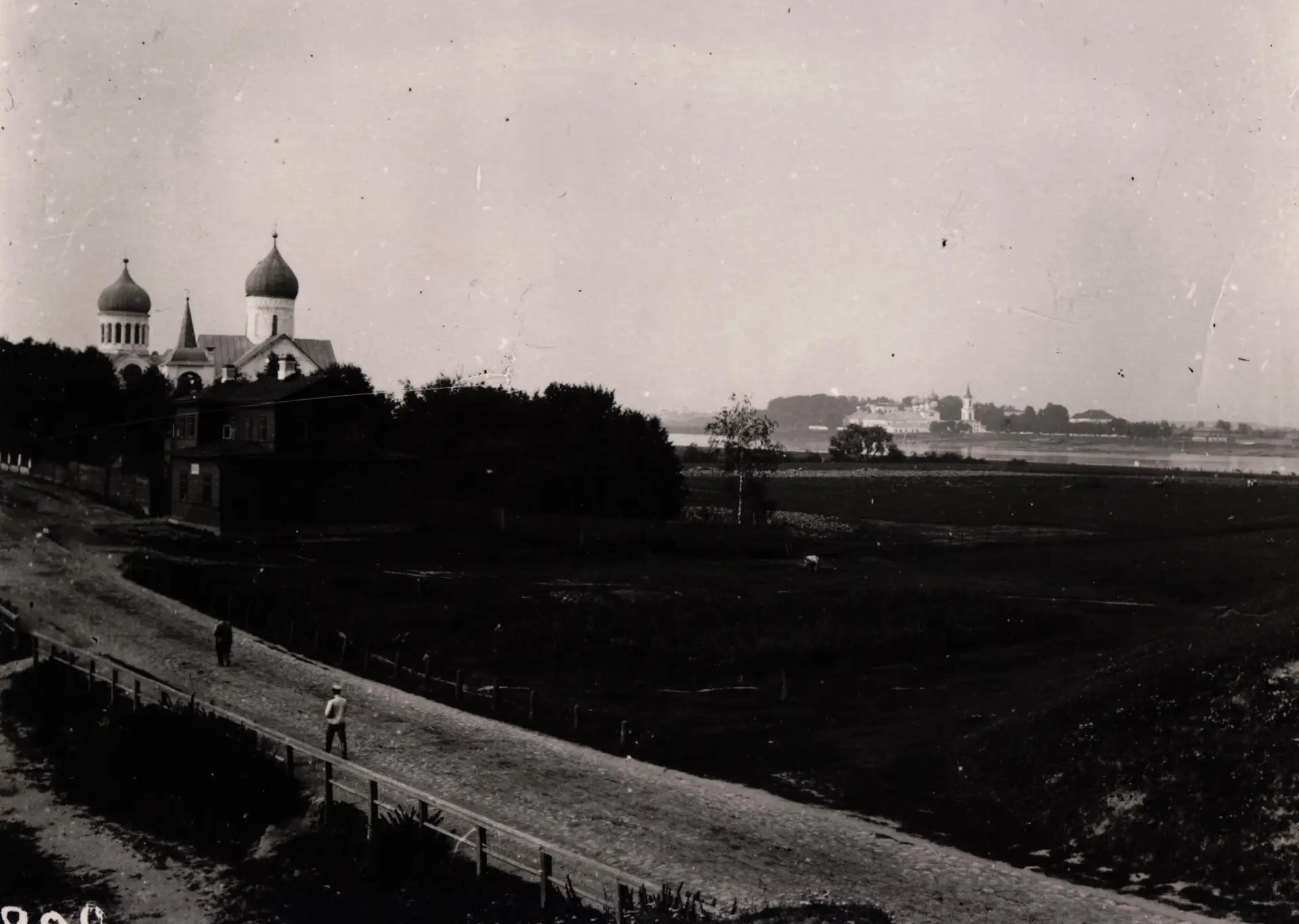 Довоенные фото (1910-1913 гг.) Зверина Покровского монастыря в Новгороде.