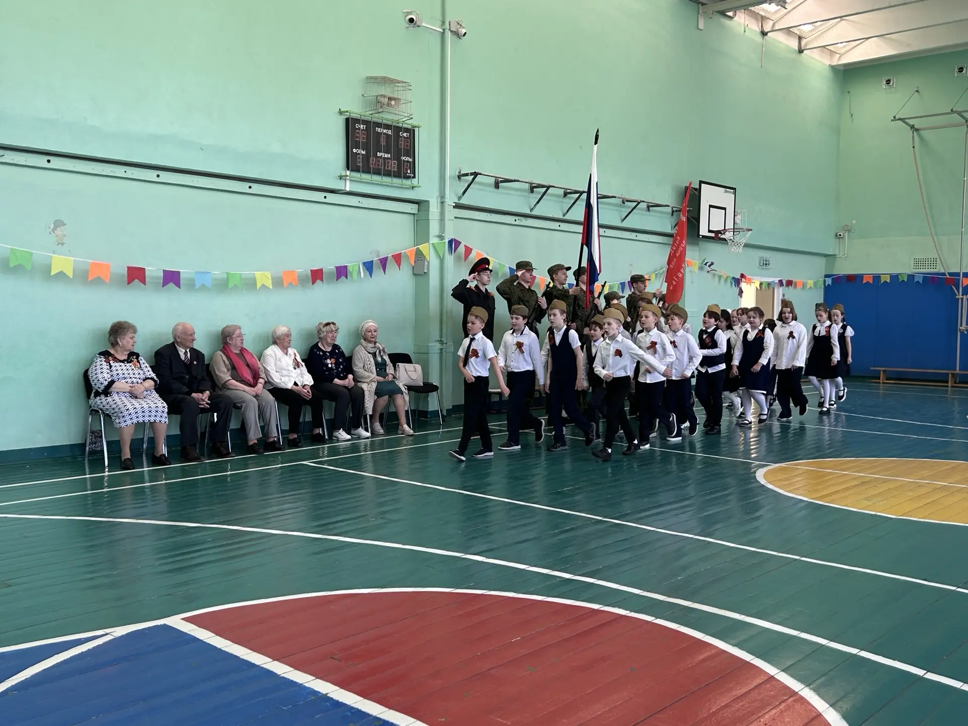 Торжественный парад   ✨ В начальной школе в преддверии 9 мая прошел торжественный парад, посвященный