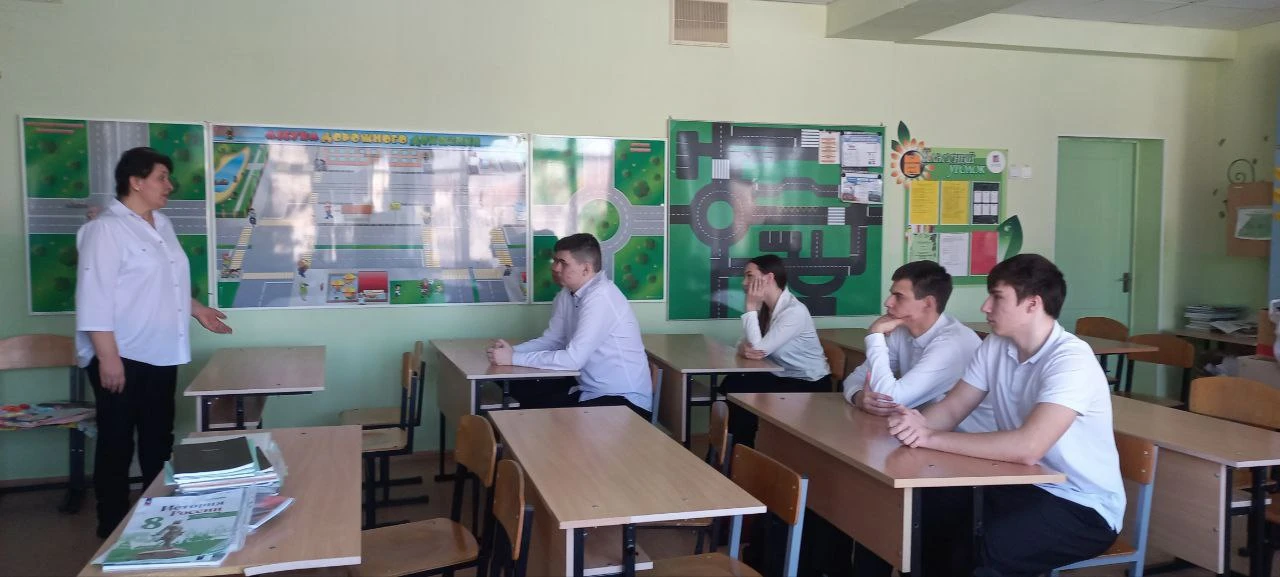 10 февраля-День безопасности.   Советник директора по воспитанию Гапченко Светлана Николаевна провел