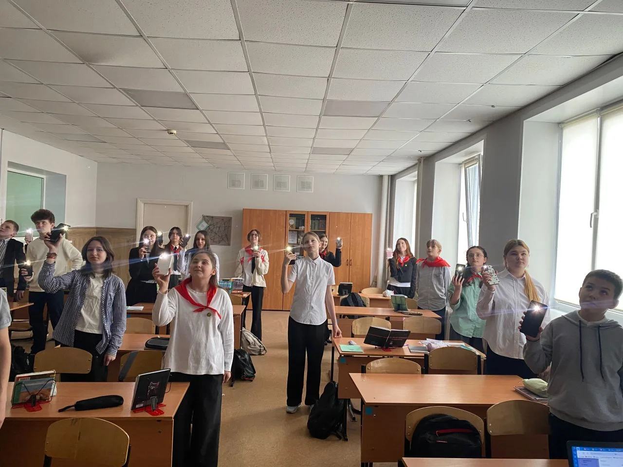 6Г класс принимает участие в космическом флешмобе #ВремяГагарина #ЗаЗвездами #Росдетцентр  #Навигато