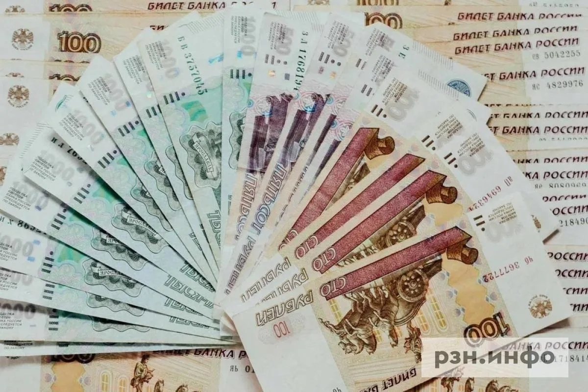 Власти заявили, что в России будет сохраняться рост зарплат. Об этом пишет Shot.