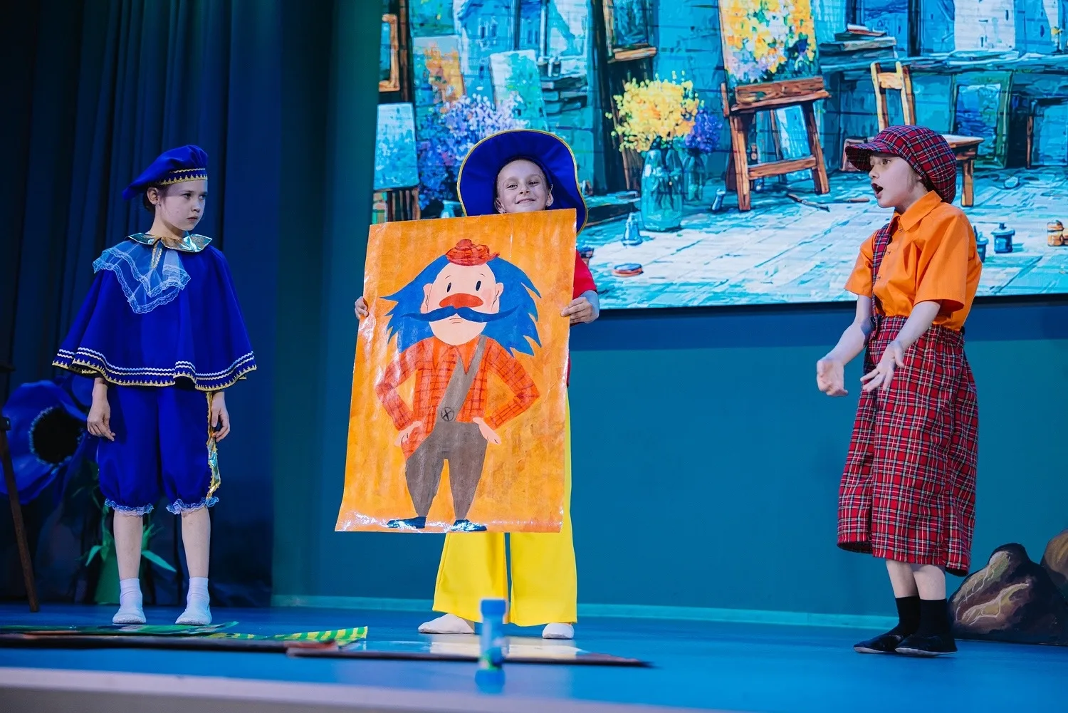 Приключения Незнайки и его друзей в театре песни "Куралесы"    🎭 21 мая в нашем лицее на сцене Конце