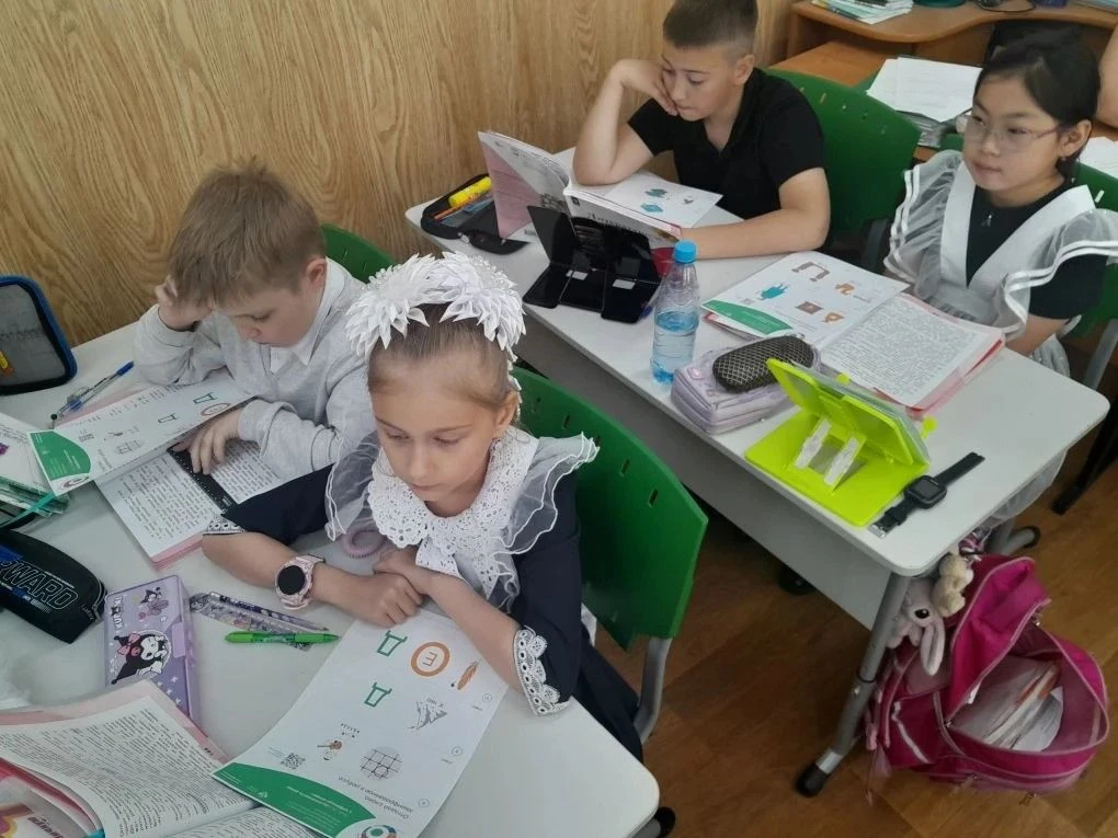 Ученики начальной школы до последнего учебного дня успели не только повторить материал по учебным пр