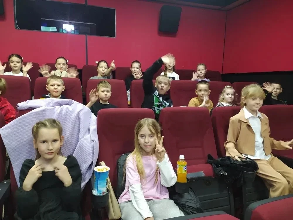 Культурный поход в "Знамя": "Домовенок Кузя" собрал аншлаг! 🌟 27 марта 2026 года ученики МБОУ СОШ №6