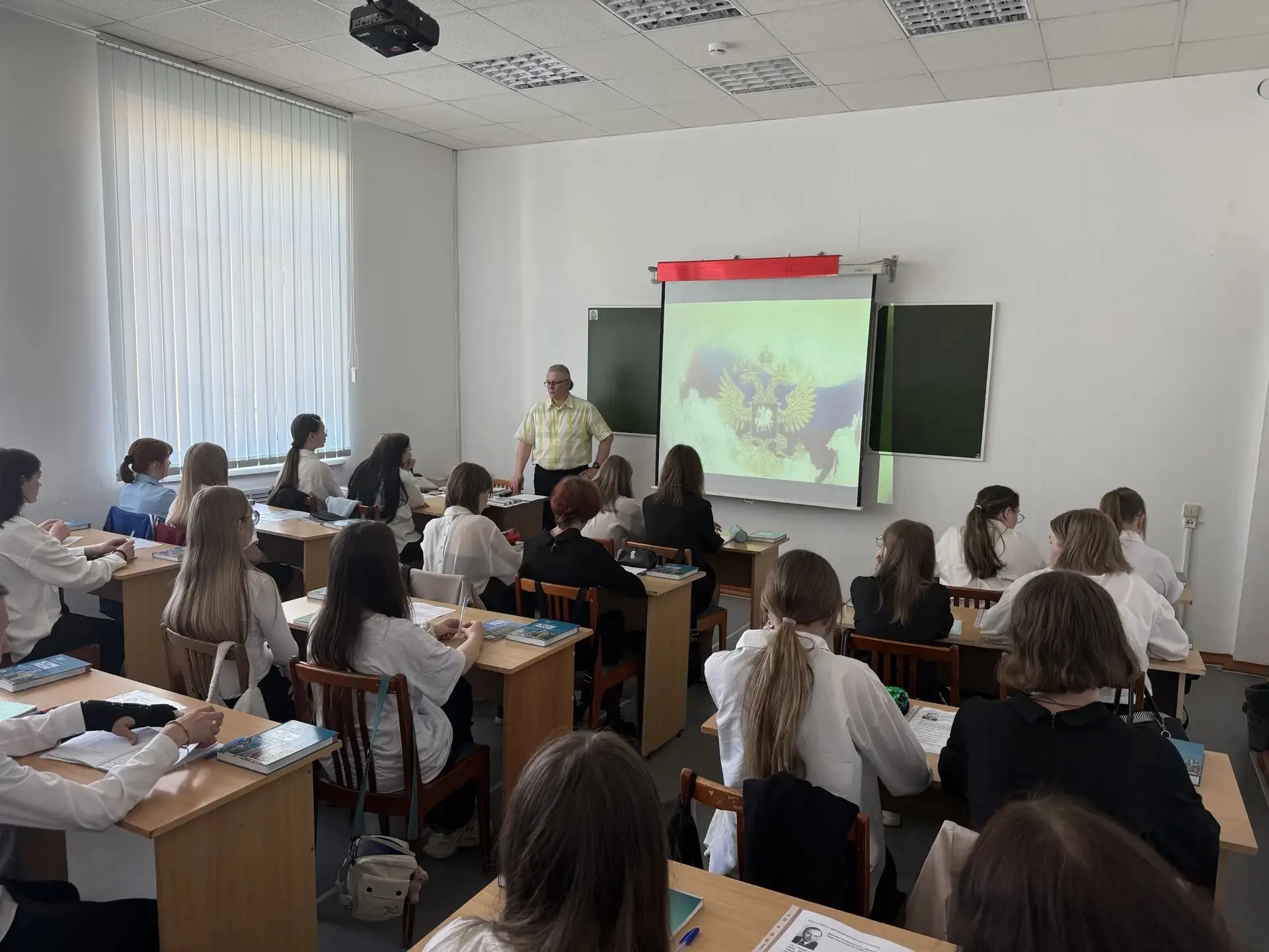 📝Открытые уроки как фактор повышения профессионального мастерства педагогов

👥14 и 15 мая на эконо