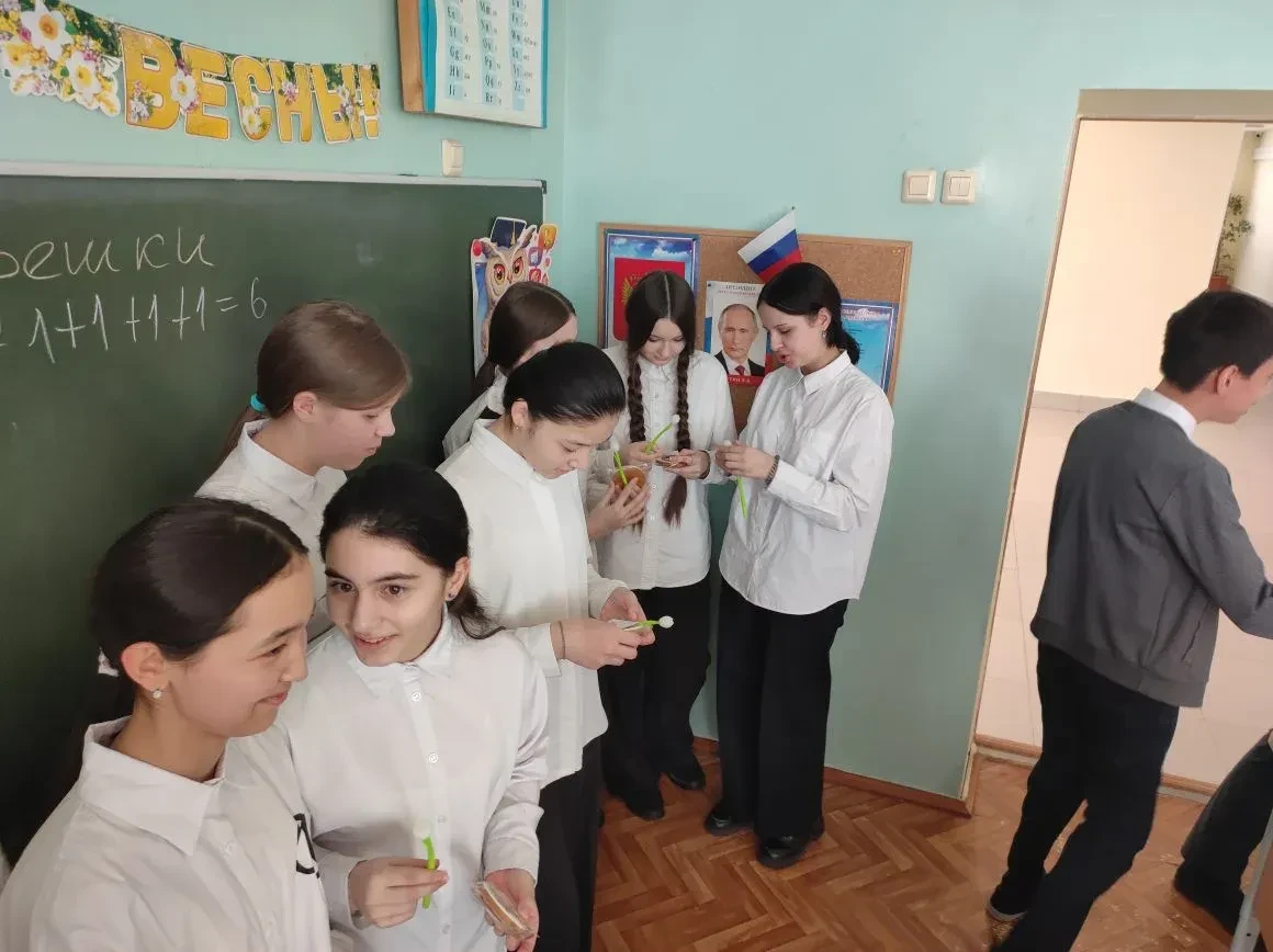 6 марта в 7В классе прошло КТД "А ну-ка, девочки!", посвящённое 8 марта. Ведущие напомнили о том, чт