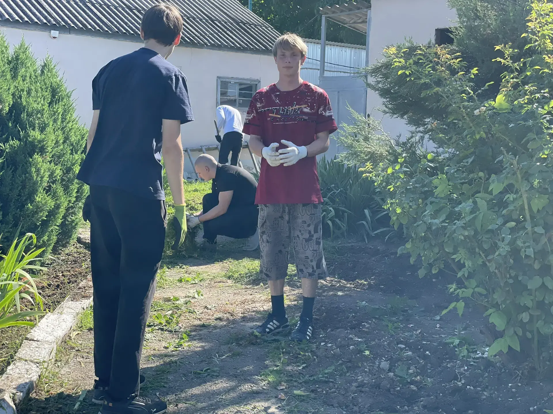 Сегодня в ТТКР трудовой десант из студентов навёл порядок на территории техникума. Прив...