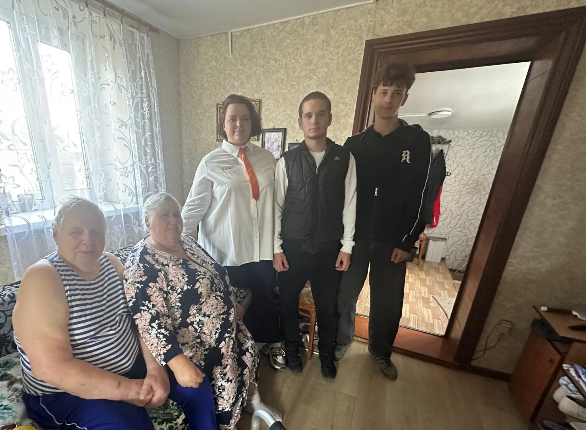 ❤️ Учащиеся нашей школы поздравили пожилых людей с Днём пожилого человека! 💙