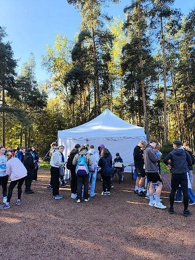🏃‍♀Сегодня на футбольном поле парка состоялся осенний легкоатлетический кросс среди ст...
