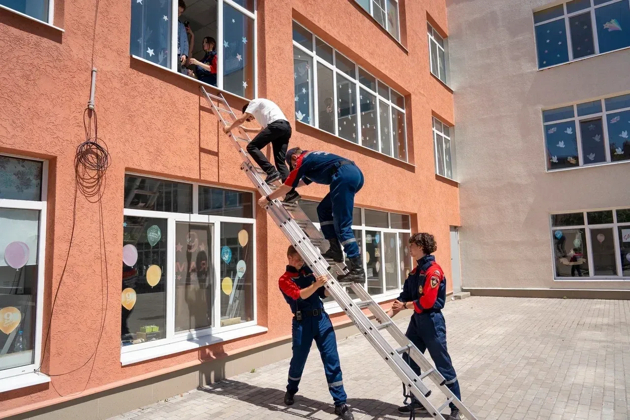 В образовательных учреждениях Мариуполя продолжаются мероприятия проекта «Школа антитеррора»  В рамк