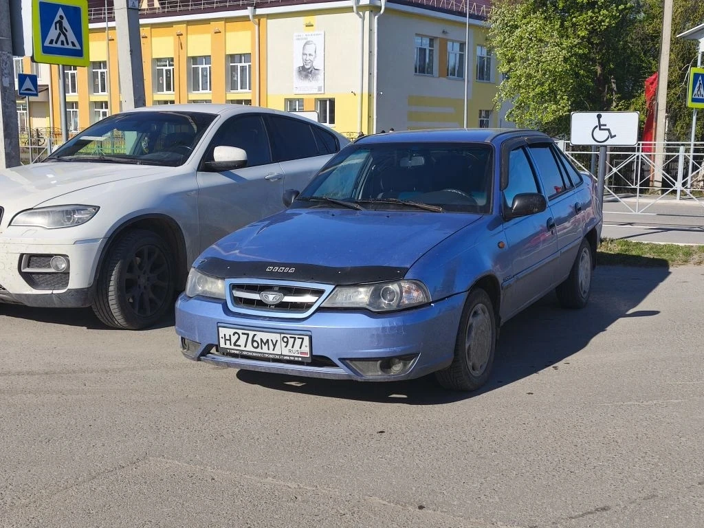 👮‍♂️ В Тюменской области подросток приехал в школу на машине отца  Инспекторы проверяют подростков, 