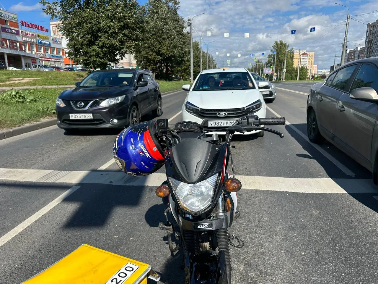 В 13:39+- водитель лады Весты напал на меня. Ищу видео записи с регистраторов машин, ко...
