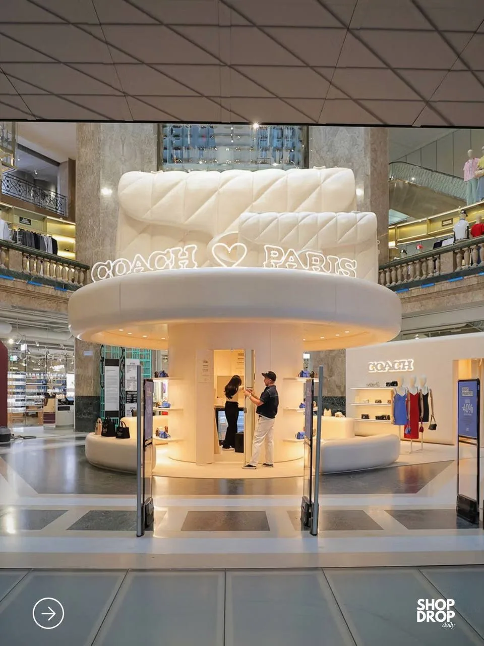 Поп-ап «Coach Loves Paris» в универмаге Galeries Lafayette Champs-Élysées в Париже