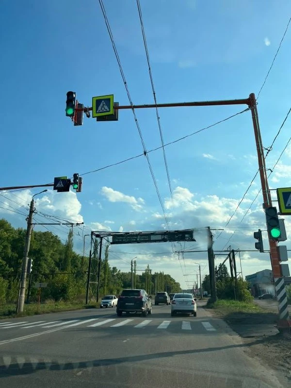 По ул Западной ост. Коллективные сады установили светофор 🚥