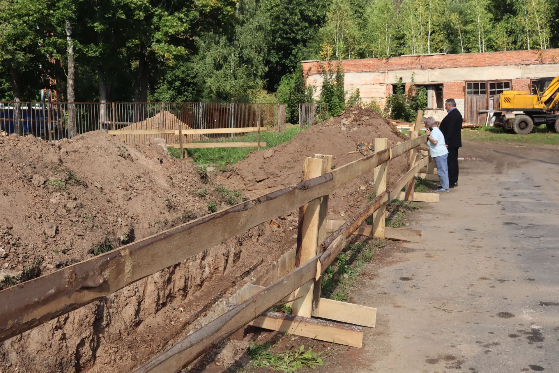 В Монастырщинской средней школе имени А. И. Колдунова продолжаются плановые работы по к...