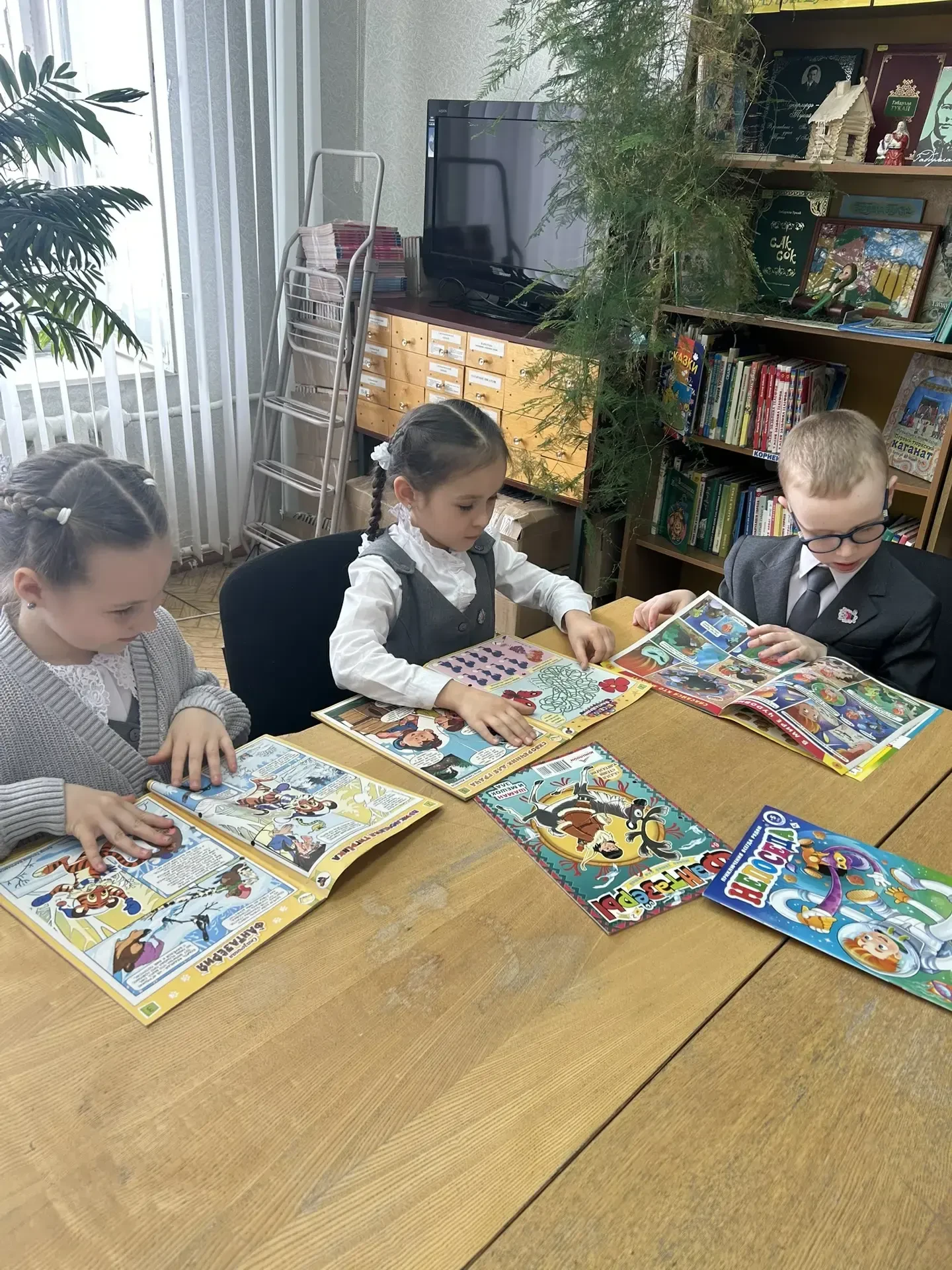 Ученики первых классов закончили букварь, провели праздник прощания с ним, а сегодня у учеников 1Б к